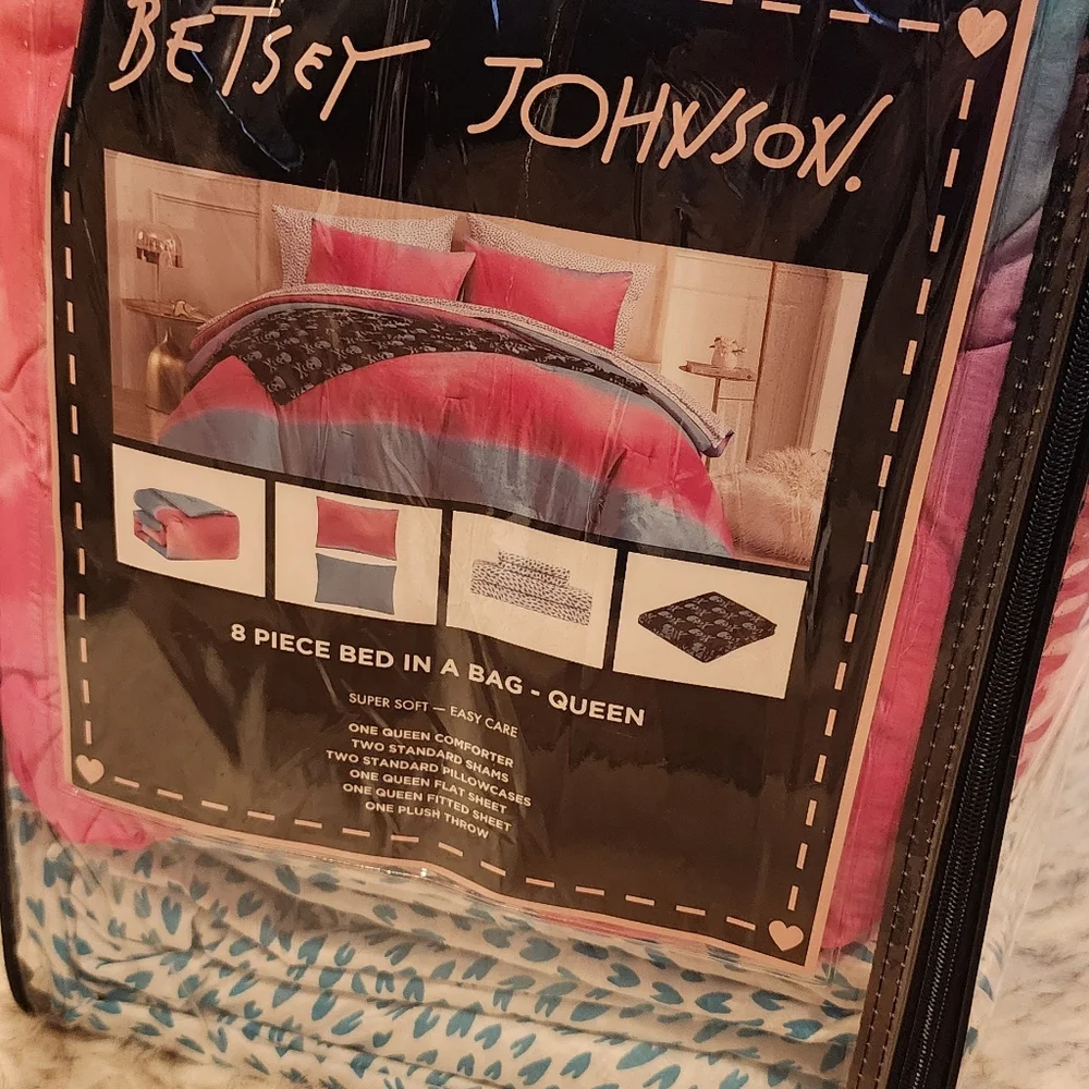 Betsey Johnson Ombre Skull Queen 8 PIECE BED SET new